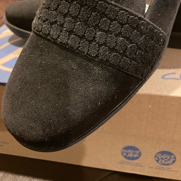 NEW Clarks Cloudsteppers Ayla Sloane Round Toe Slip On soft cushioned Flats 9.5 - Picture 1 of 4